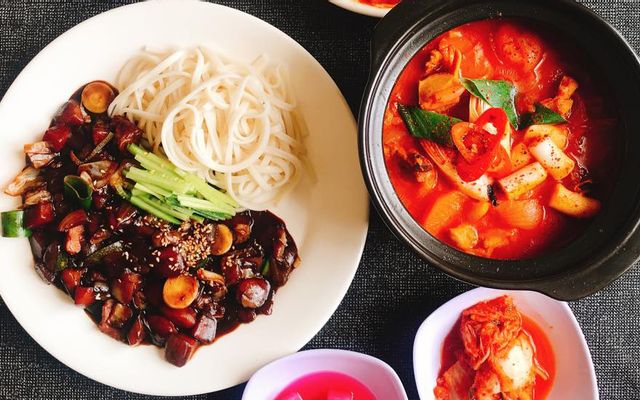 Cơm thịt heo xào cay
