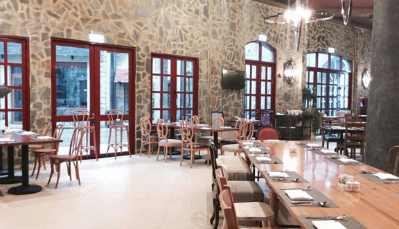 Nhà Hàng La Crique & Café Postal