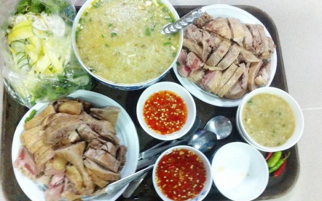 Vịt luộc nguyên con