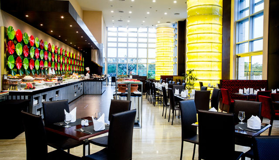 La Rive Gauche Restaurant - Grand Mercure Danang