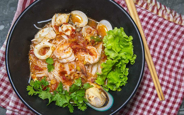 Ăn no và tráng miệng: Cơm chiên cua + Xôi xoài