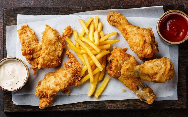 COMBO Đ3 - Đùi Gà Rán & Xúc Xích Lốc Xoáy
