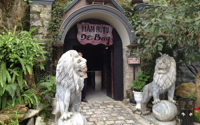 Hầm Rượu Debay