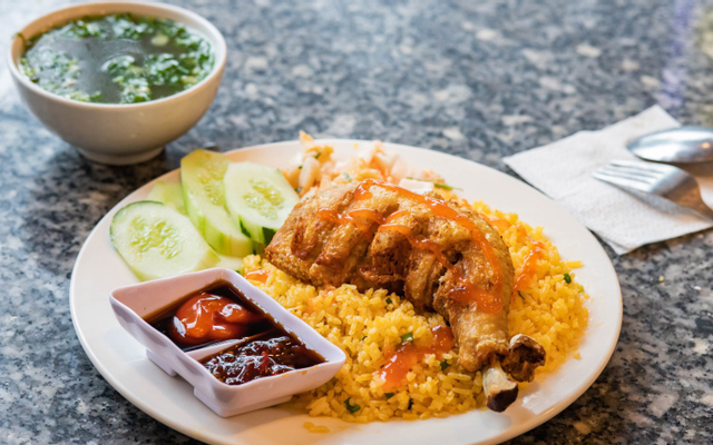 Duyên - Cơm Gà Xối Mỡ - Núi Thành