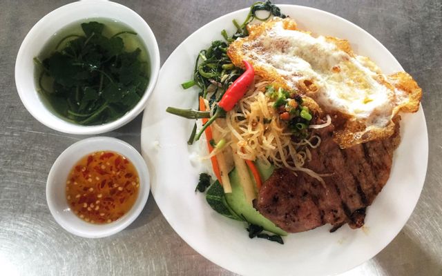 Cơm tấm sườn chả