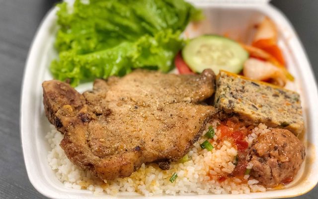 Cơm tấm gà chiên giòn