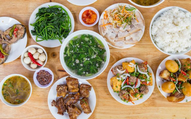 Cơm gà kho xã