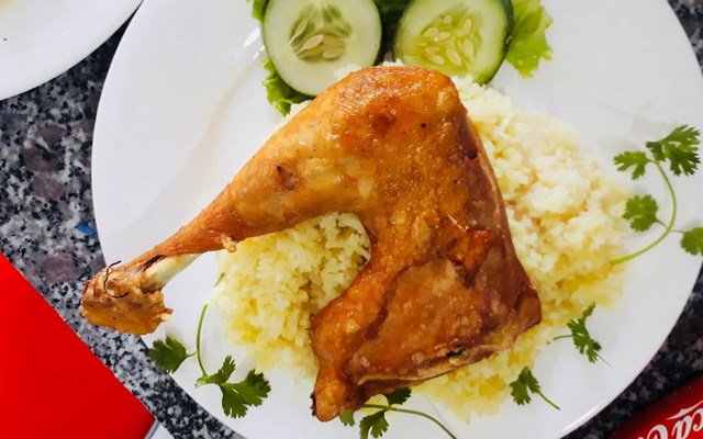 Cơm gà hấp chặt