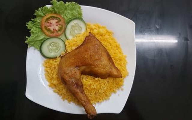 Cơm lạp xưởng xúc xích