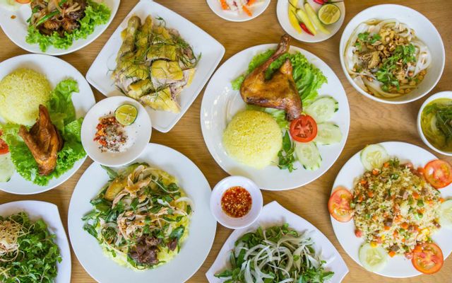 Cơm gà chiên mắm