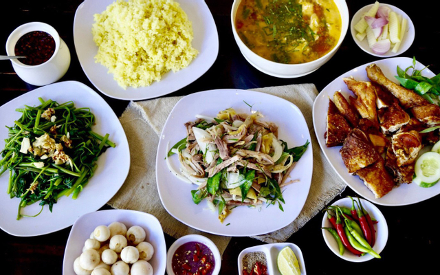 Cơm Gà Bà Nguyệt - Lê Hồng Phong