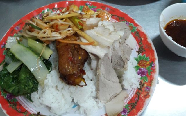 Cơm đùi gà tỏi