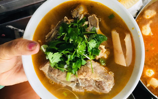 Cô Én - Bánh Canh & Súp Xương Chả