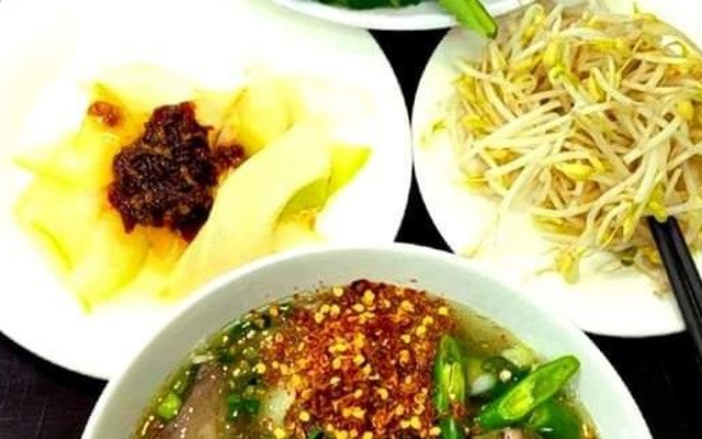 Cơm gà xé Lớn
