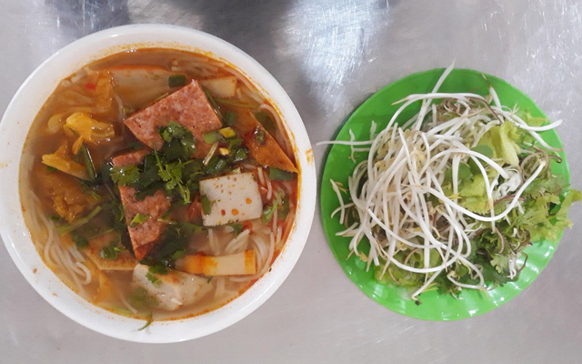 Bún riêu chả