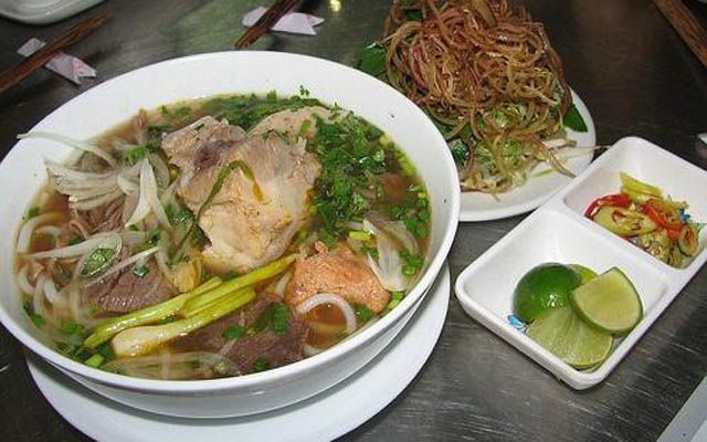 Bún bò giò heo