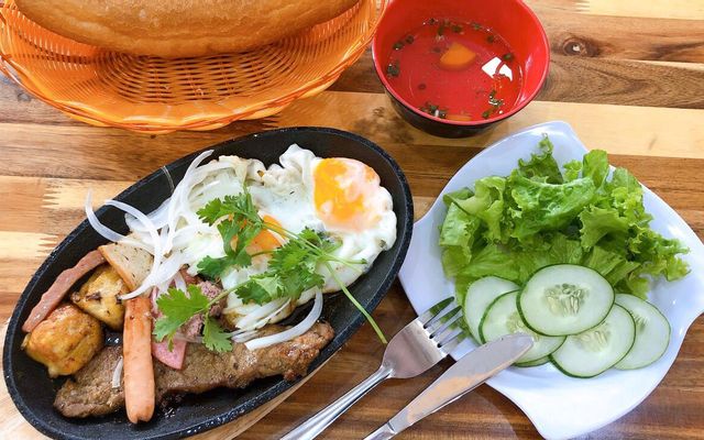 Bò quanh lửa hồng