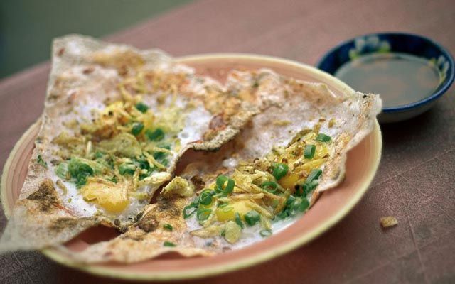Bánh tráng kẹp thịt băm + trứng giòn