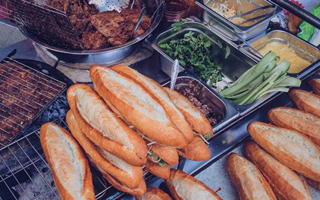 Bánh Mì Thịt Nướng & Bánh Mì Ốp La