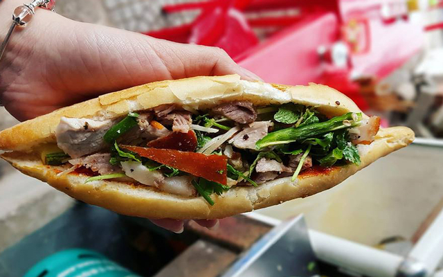 Bà Hoa - Bún Mắm & Bánh Mì Thịt Heo Quay
