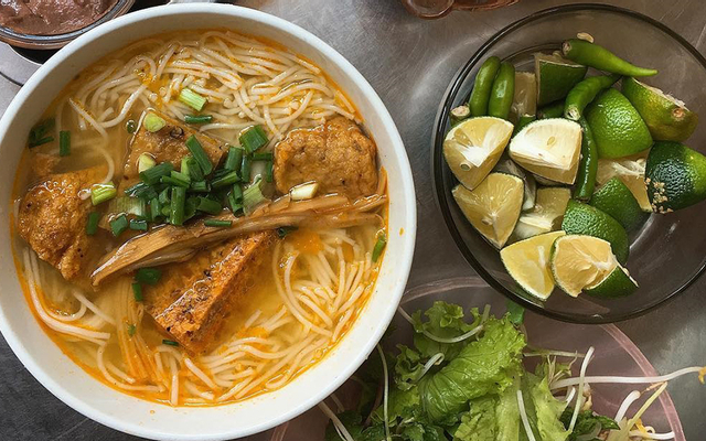 Bún riêu chả