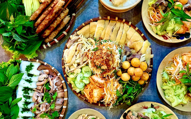 Con Gà Mái - Cơm Gà Phú Yên - Hoàng Hoa Thám