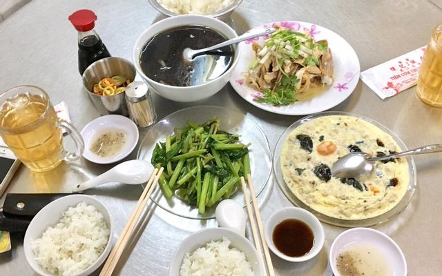 Giò heo phá lấu