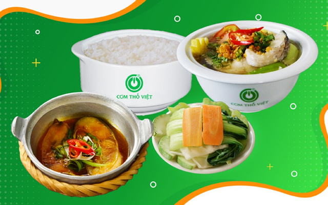Cơm + Gà kho lá chanh+ Canh + Rau Luộc