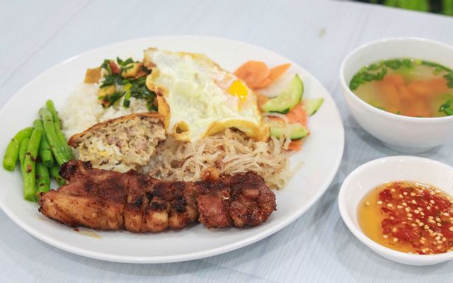 Cơm Tấm Sườn Chéo & Bánh Canh Chả Cá Chợ Đầm - Kỳ Đồng