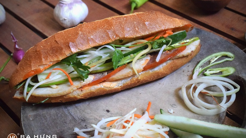 Bánh mì thịt chả - thịt nướng