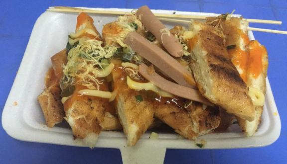 Bánh mì xíu mại bọc trứng cút