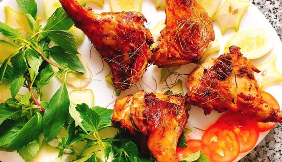 Cơm gà kho - tôm rim - thịt luộc - trứng chiên - rau luộc - canh