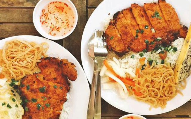 Cơm Sườn ,bi,chả  tôm