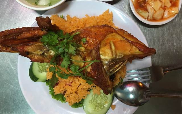 Cơm Gà Xối Mỡ - Lý Chiêu Hoàng