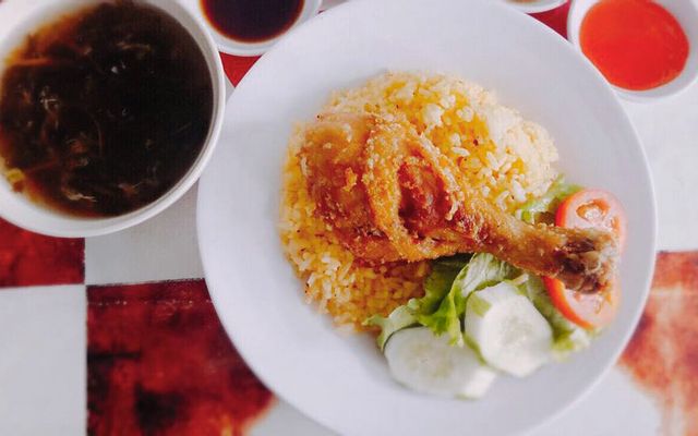 Cơm Gà Xối Mỡ Chị Tuyết
