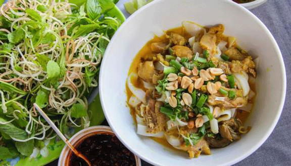 Cơm gà chiên nước mắm