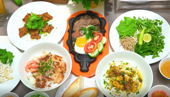 Cơm Gà Xé Lớn