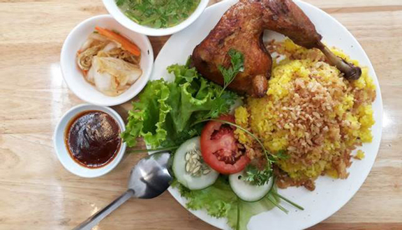 Cơm gà quay đùi