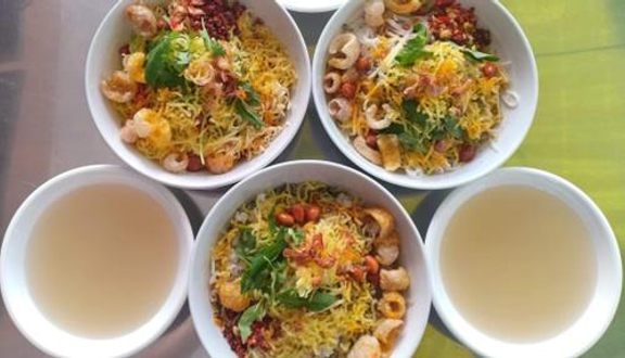 Cơm hến đặc biệt