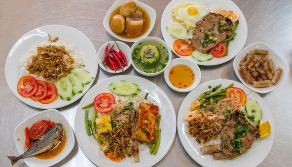 Cơm sườn chả