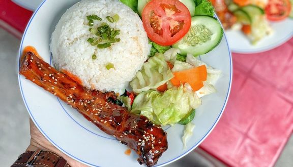 Cơm tấm đùi gà sốt cam thì là