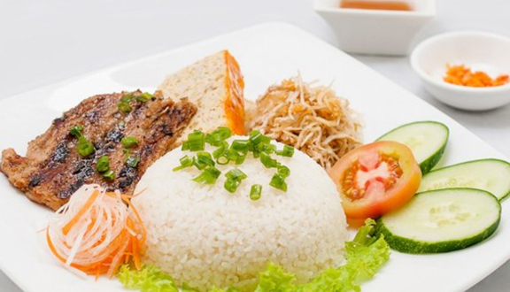 Cơm Gà kiến rô ti+sườn Non Kho+chả Cá