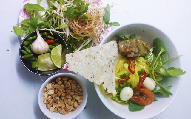 Cơm gà Ủ lá Sen