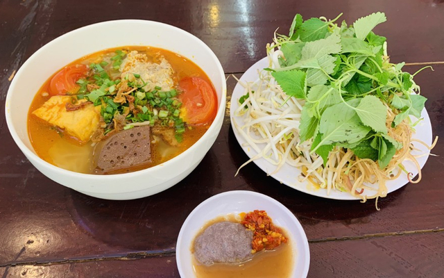 Cô Út - Bún Riêu Ăn Là Ghiền - Lê Công Phép