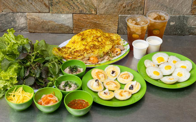 Cô Trang - Bánh Căn & Bánh Xèo