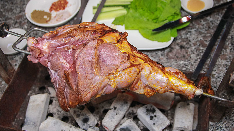Đùi cừu nhỏ nướng
