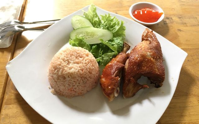Cô Mai - Cơm Gà Xối Mỡ
