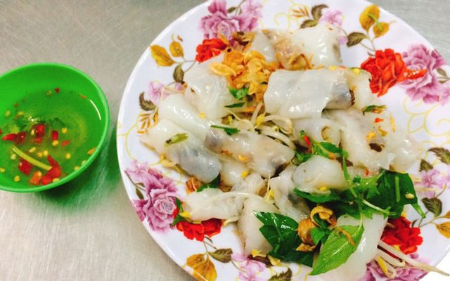 Cô Hồng - Bánh Cuốn Nóng
