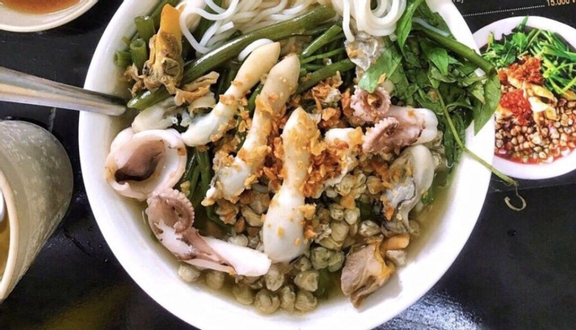 Cô Hai - Mì Ốc Hến - Nguyễn Thị Minh Khai