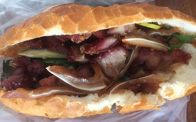 Chị Thảo - Bánh Mì Phá Lấu